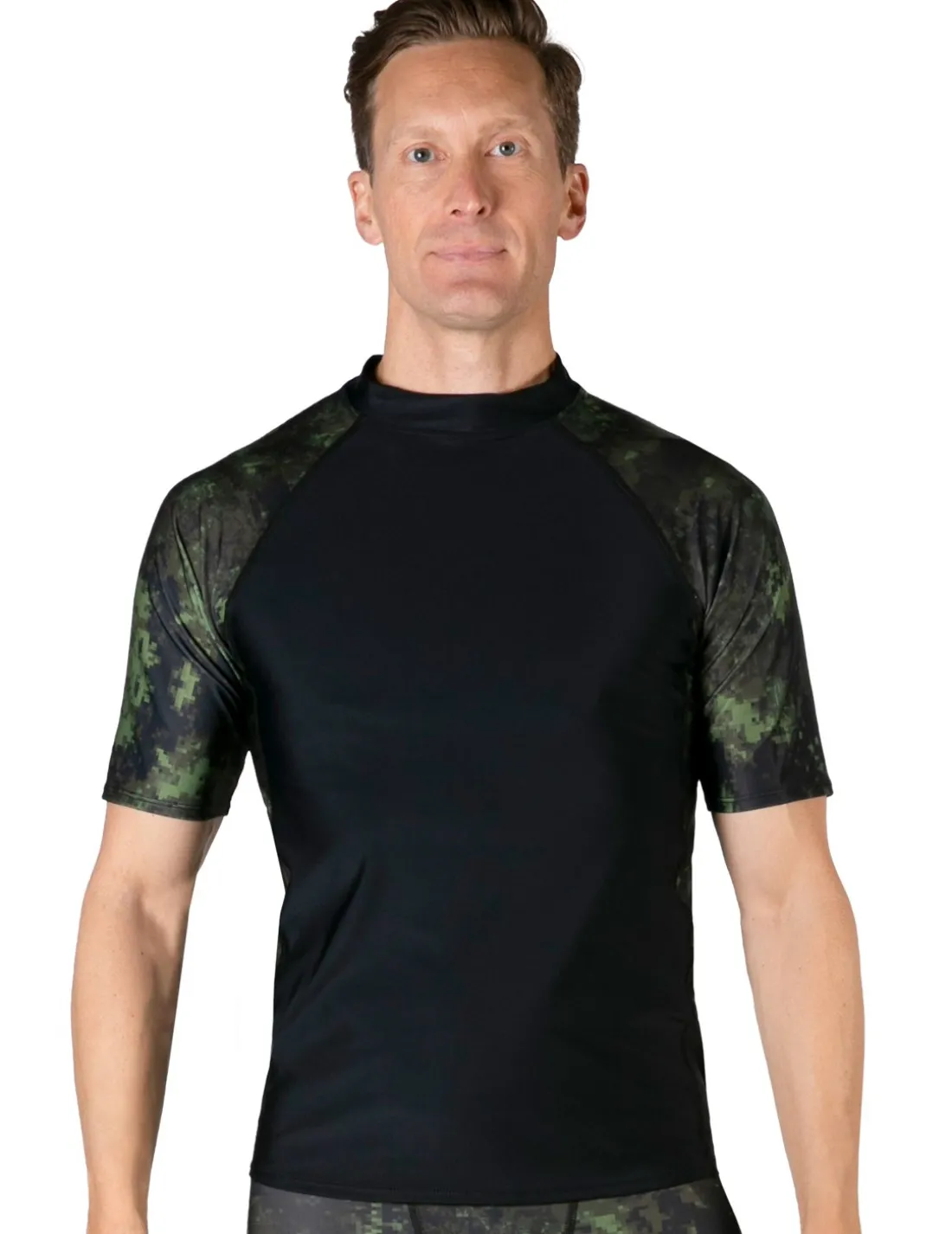Men's Swim Performance Short Sleeve Rash Guard - Black / Green Camo
